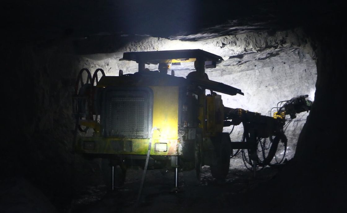 Tunnel Rock Bolts Face Drilling Rig sotterraneo idraulico ISO9001 per lo sviluppo delle miniere sotterranee